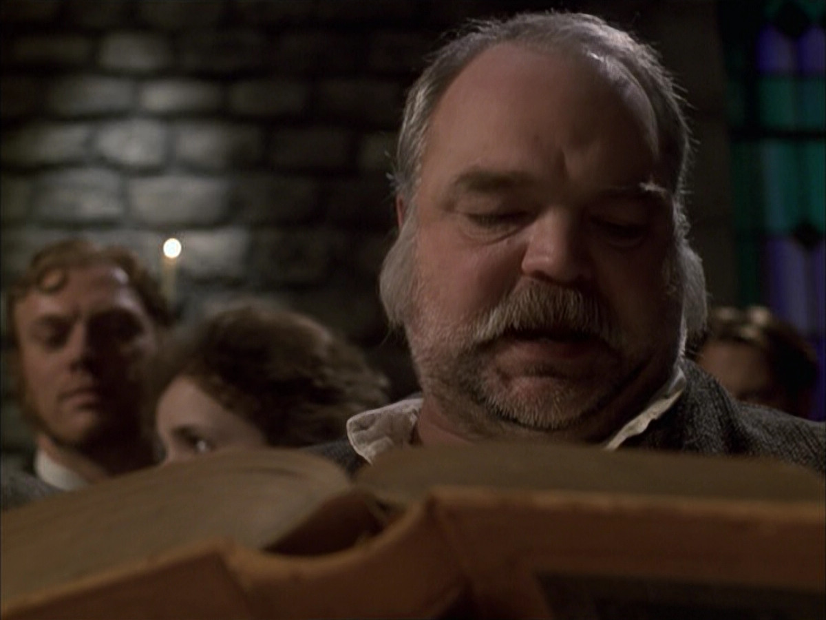 extant_StarTrek_VOY_6x17-SpiritFolk_02844.jpg