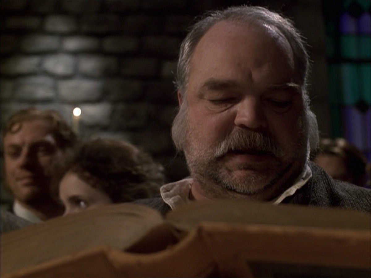 extant_StarTrek_VOY_6x17-SpiritFolk_02845.jpg