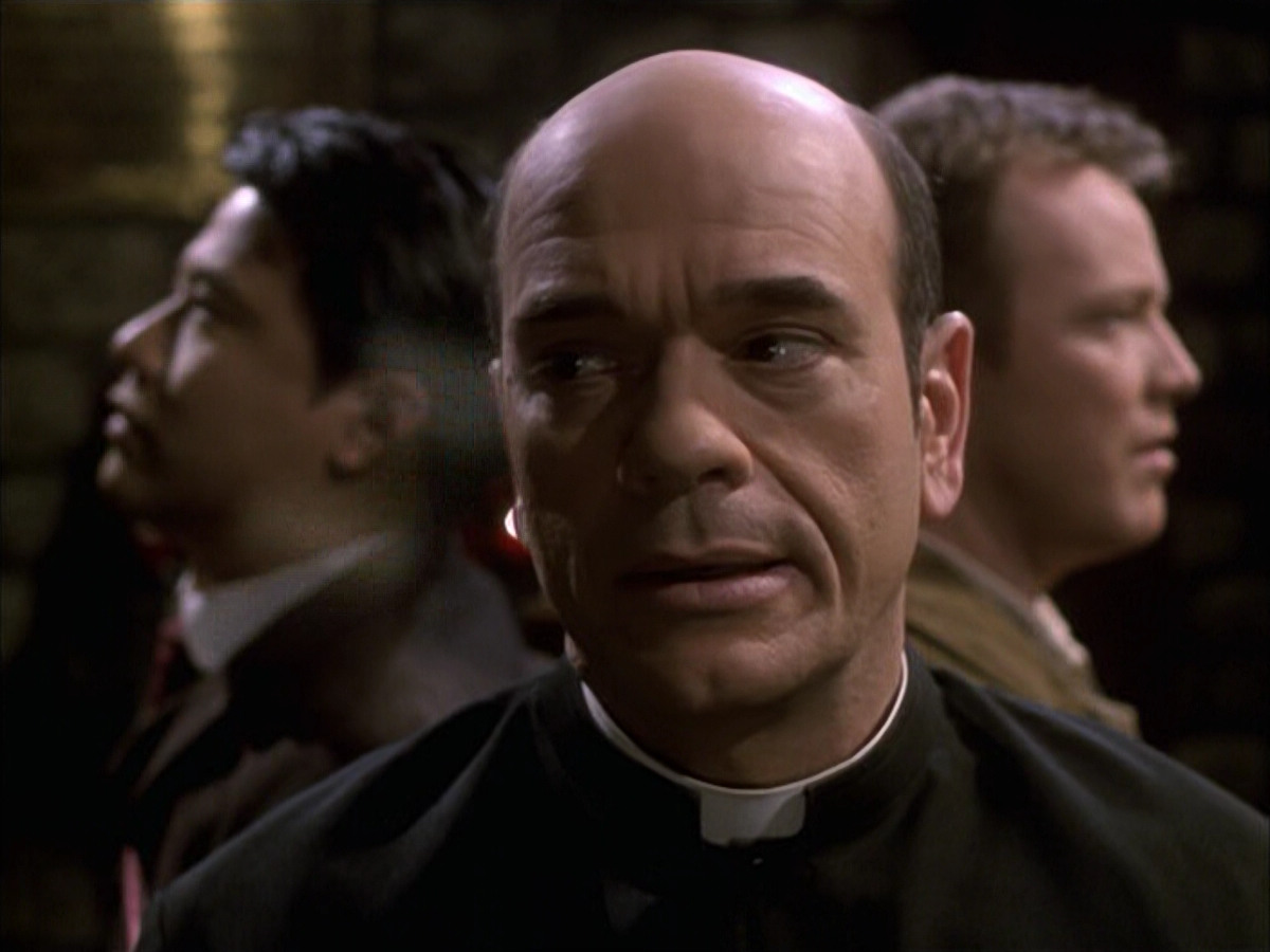 extant_StarTrek_VOY_6x17-SpiritFolk_02862.jpg