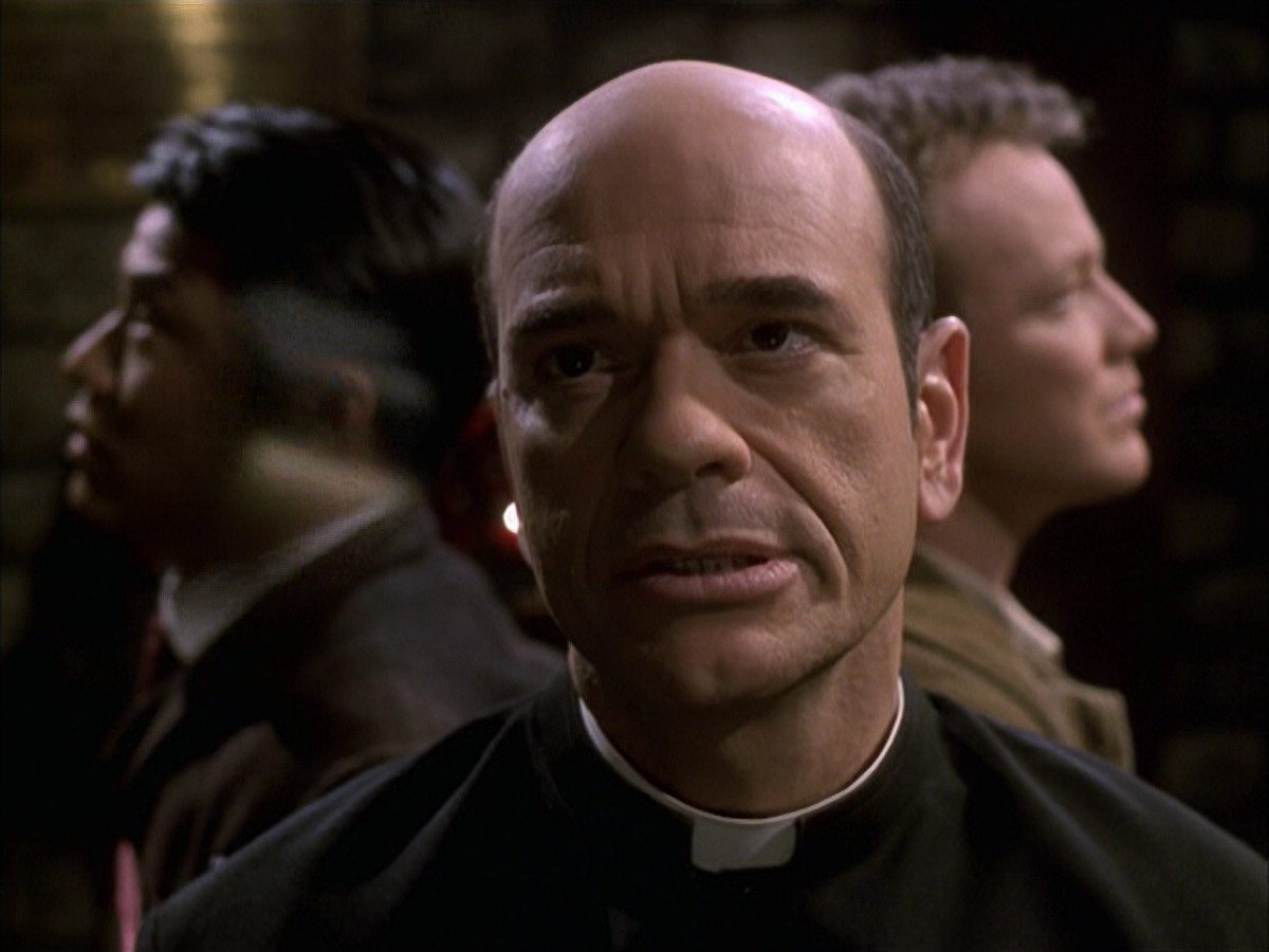 extant_StarTrek_VOY_6x17-SpiritFolk_02905.jpg