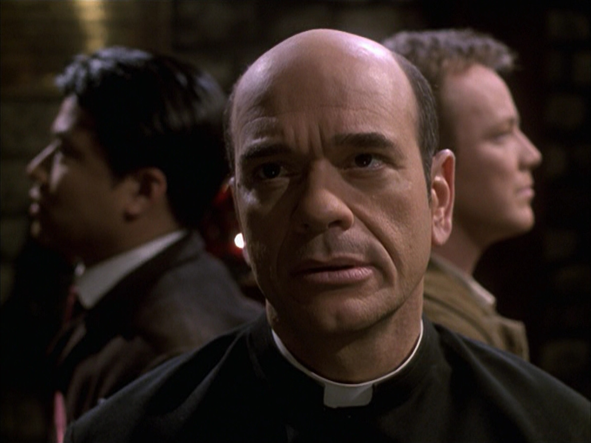 extant_StarTrek_VOY_6x17-SpiritFolk_02907.jpg