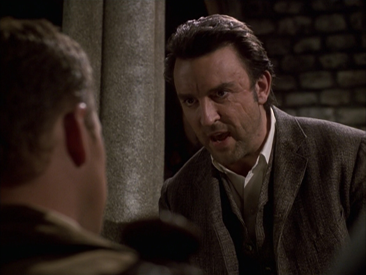 extant_StarTrek_VOY_6x17-SpiritFolk_02967.jpg