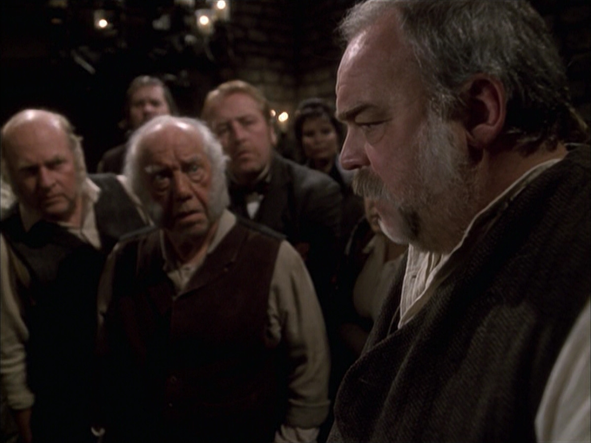 extant_StarTrek_VOY_6x17-SpiritFolk_02984.jpg