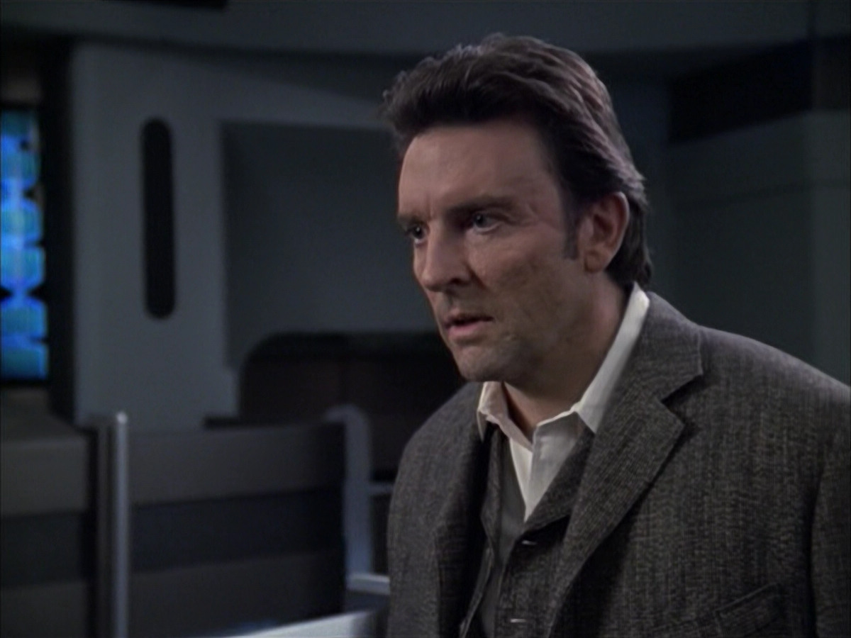 extant_StarTrek_VOY_6x17-SpiritFolk_03023.jpg