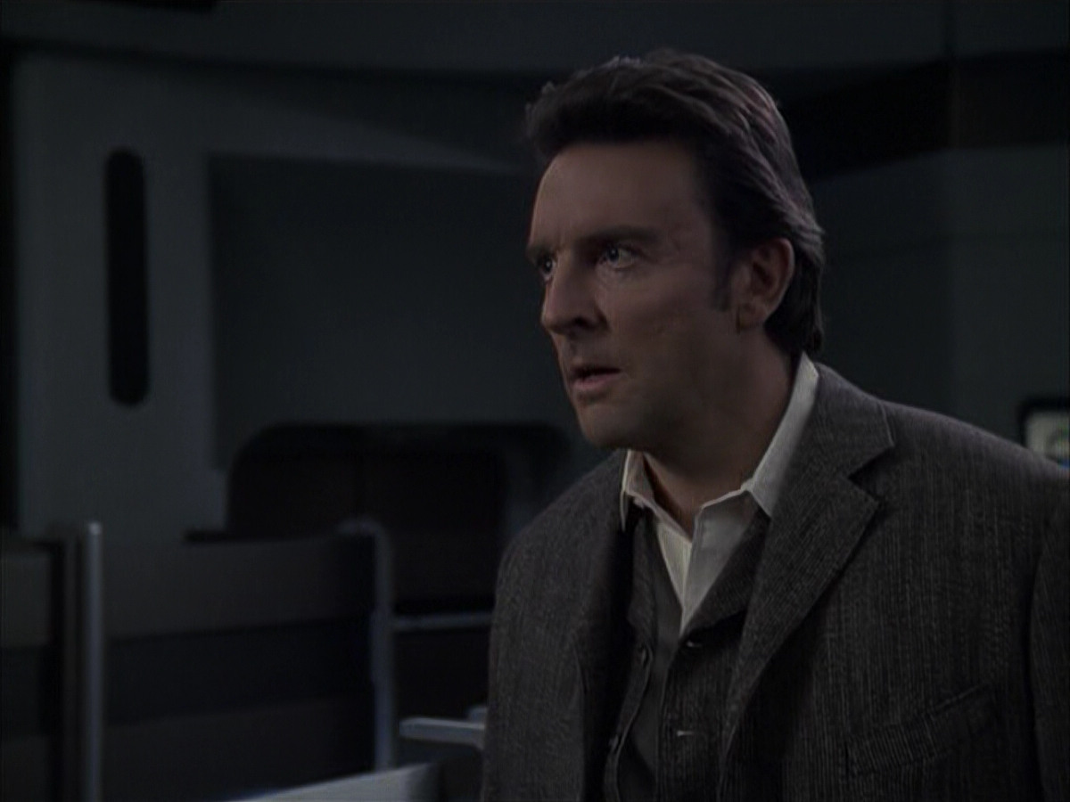 extant_StarTrek_VOY_6x17-SpiritFolk_03025.jpg