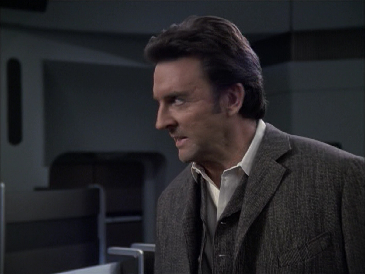 extant_StarTrek_VOY_6x17-SpiritFolk_03035.jpg