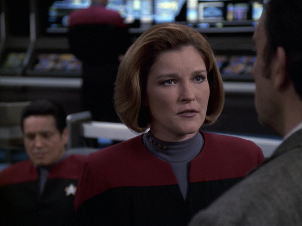 extant_StarTrek_VOY_6x17-SpiritFolk_03092.jpg