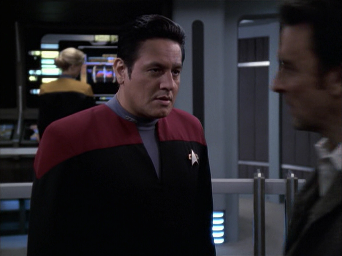 extant_StarTrek_VOY_6x17-SpiritFolk_03119.jpg