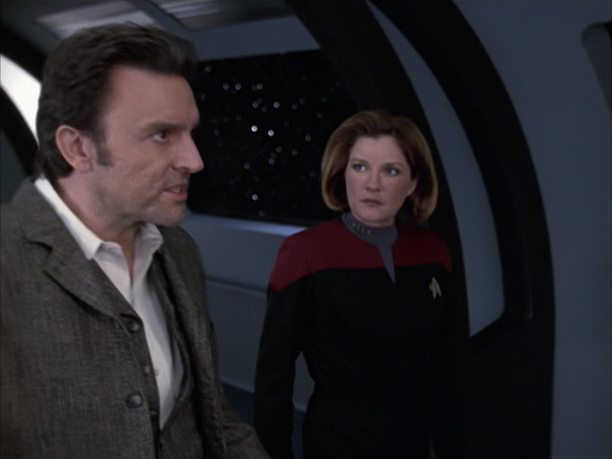 extant_StarTrek_VOY_6x17-SpiritFolk_03127.jpg