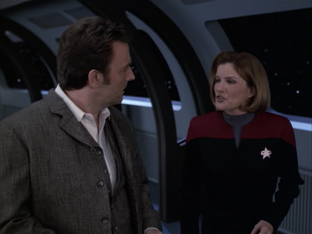 extant_StarTrek_VOY_6x17-SpiritFolk_03138.jpg