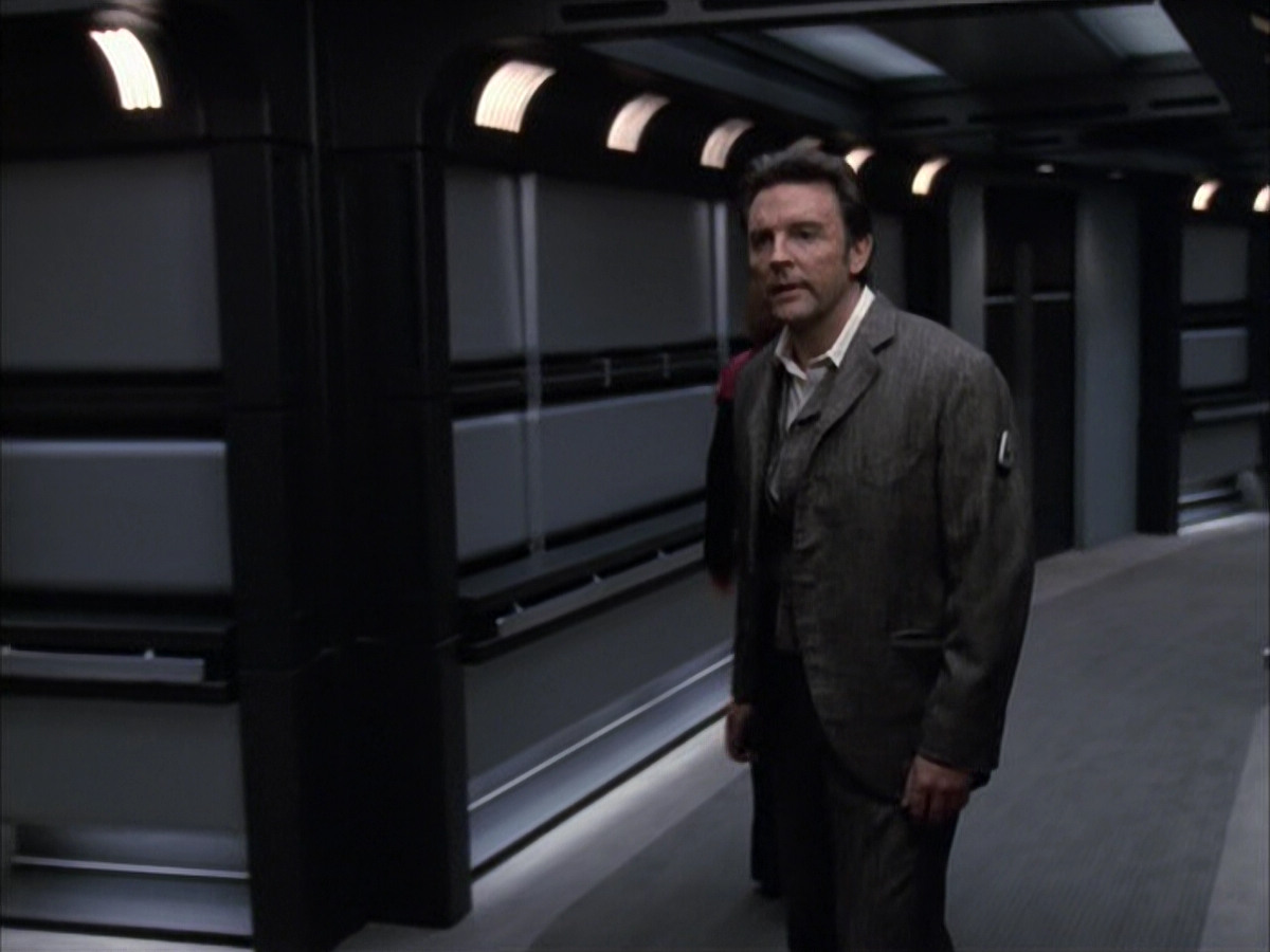 extant_StarTrek_VOY_6x17-SpiritFolk_03156.jpg