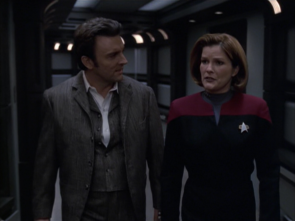 extant_StarTrek_VOY_6x17-SpiritFolk_03192.jpg