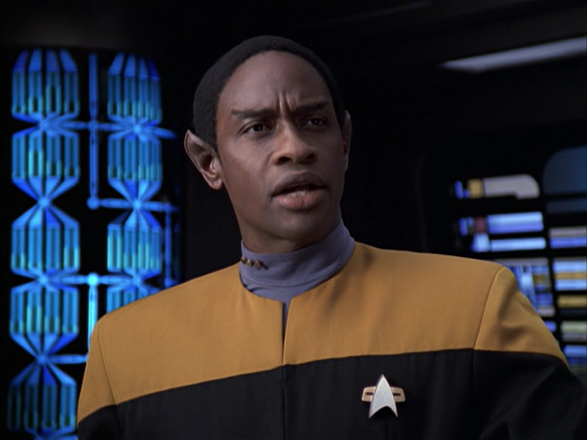 extant_StarTrek_VOY_6x17-SpiritFolk_03237.jpg