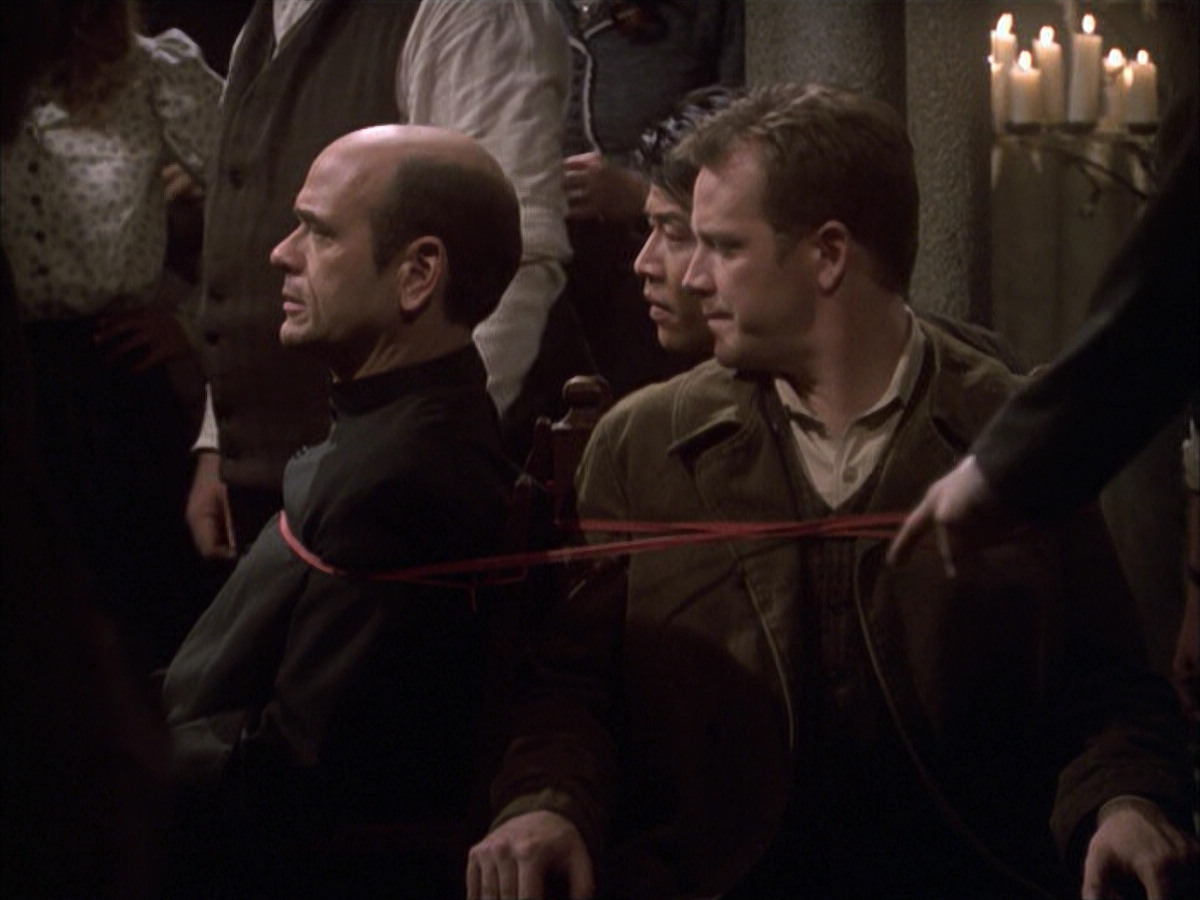 extant_StarTrek_VOY_6x17-SpiritFolk_03255.jpg