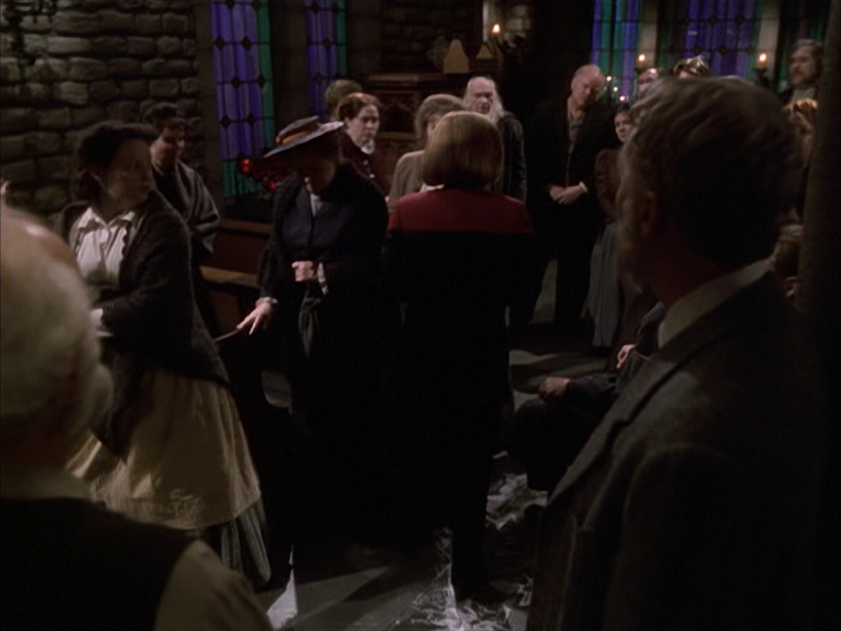extant_StarTrek_VOY_6x17-SpiritFolk_03318.jpg