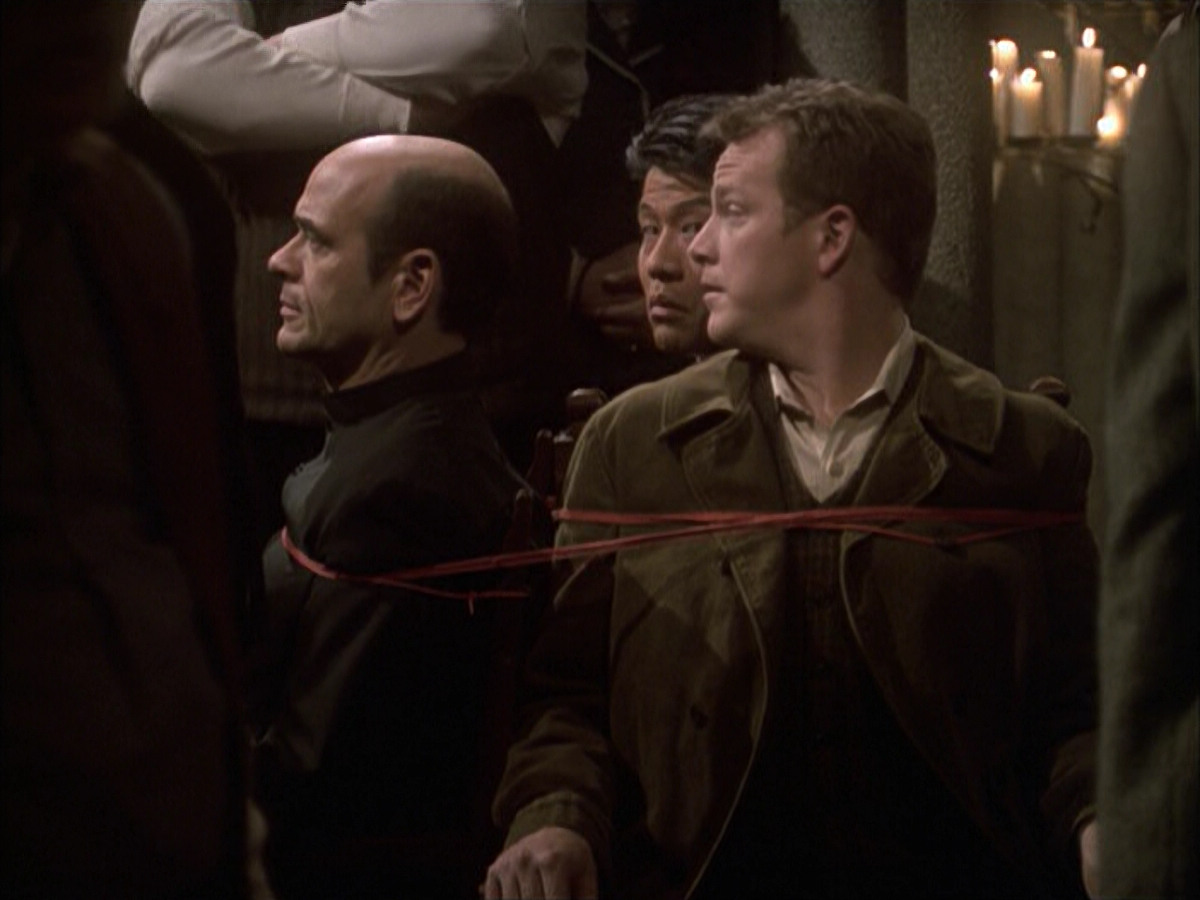 extant_StarTrek_VOY_6x17-SpiritFolk_03347.jpg