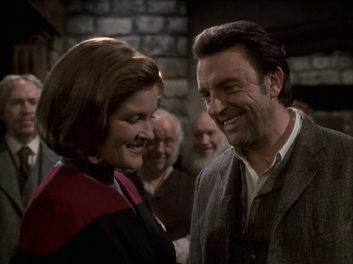 extant_StarTrek_VOY_6x17-SpiritFolk_03450.jpg