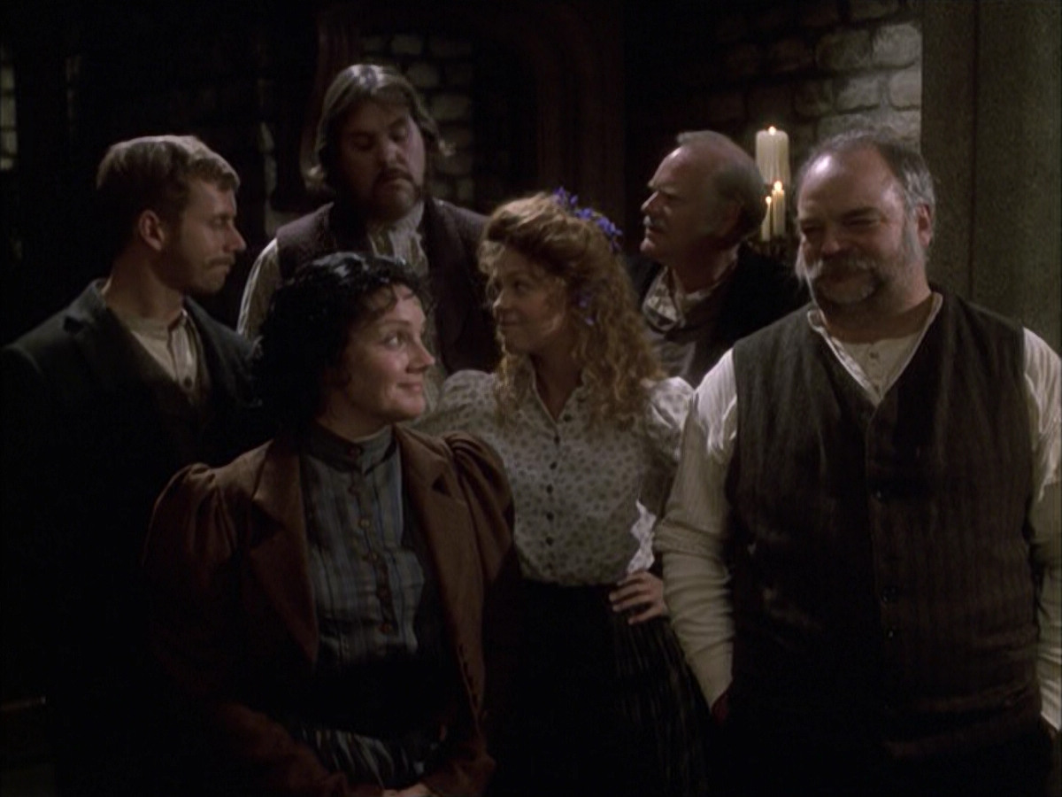 extant_StarTrek_VOY_6x17-SpiritFolk_03452.jpg