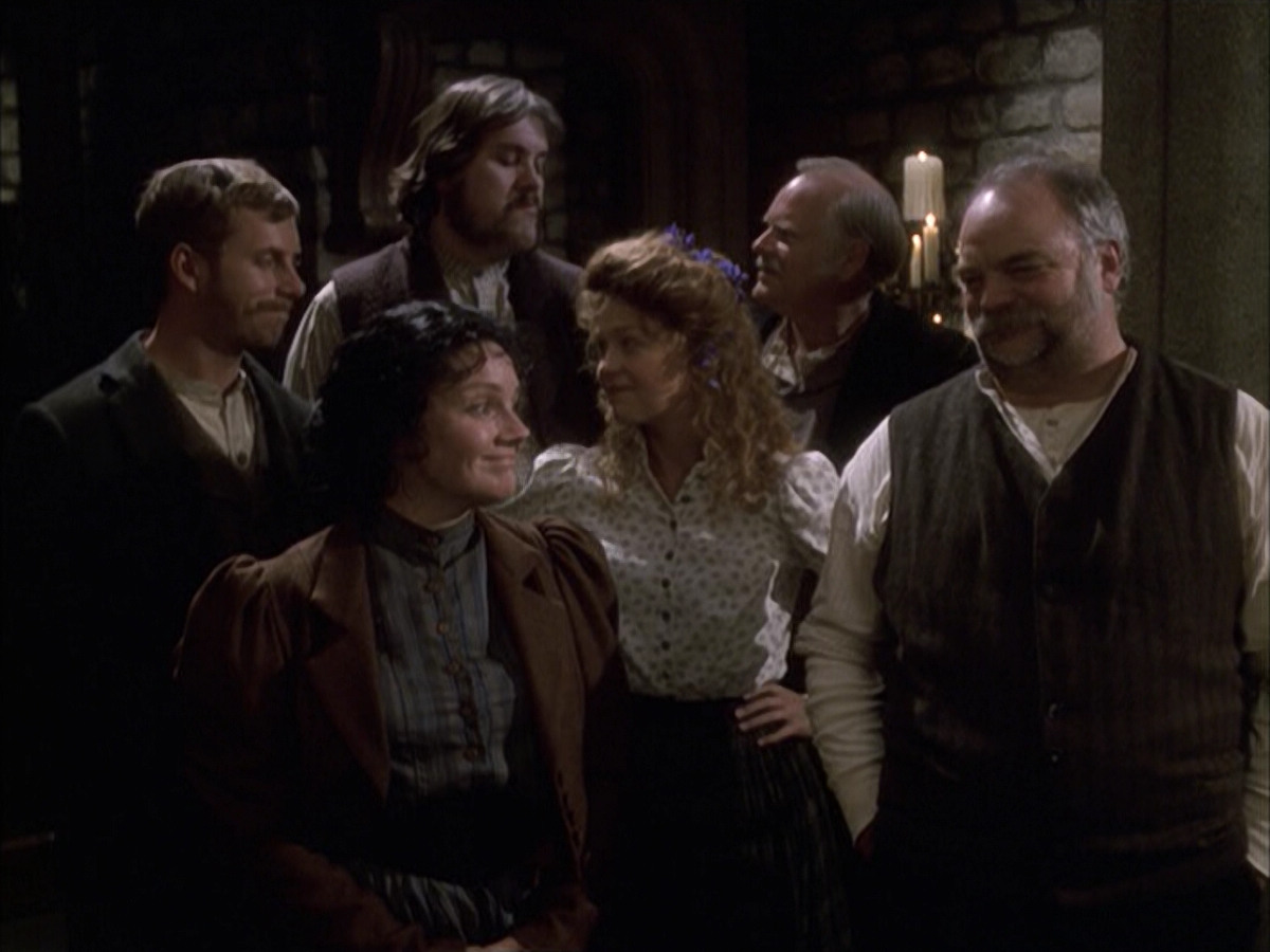 extant_StarTrek_VOY_6x17-SpiritFolk_03453.jpg