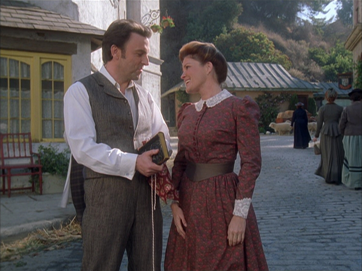 extant_StarTrek_VOY_6x17-SpiritFolk_03607.jpg