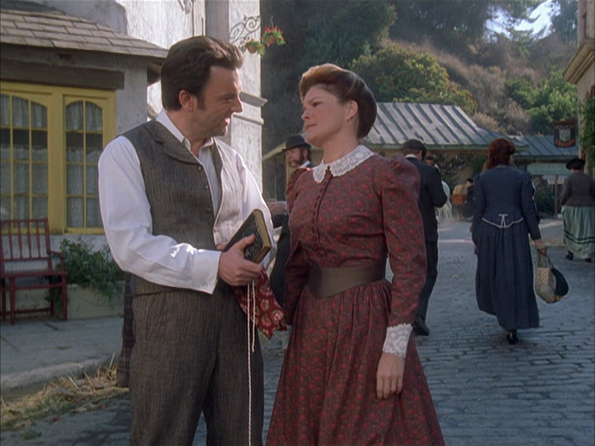 extant_StarTrek_VOY_6x17-SpiritFolk_03615.jpg