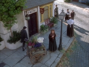 extant_StarTrek_VOY_6x17-SpiritFolk_01197.jpg