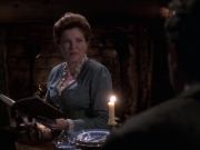extant_StarTrek_VOY_6x17-SpiritFolk_01535.jpg