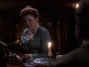 extant_StarTrek_VOY_6x17-SpiritFolk_01536.jpg