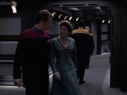 extant_StarTrek_VOY_6x17-SpiritFolk_01758.jpg