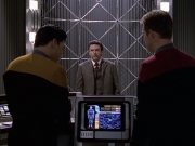 extant_StarTrek_VOY_6x17-SpiritFolk_01834.jpg