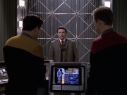 extant_StarTrek_VOY_6x17-SpiritFolk_01835.jpg