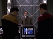 extant_StarTrek_VOY_6x17-SpiritFolk_01836.jpg