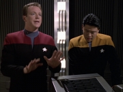 extant_StarTrek_VOY_6x17-SpiritFolk_01855.jpg