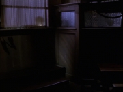 extant_StarTrek_VOY_6x17-SpiritFolk_02166.jpg