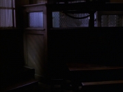 extant_StarTrek_VOY_6x17-SpiritFolk_02168.jpg