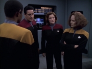 extant_StarTrek_VOY_6x17-SpiritFolk_02479.jpg
