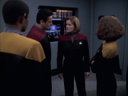 extant_StarTrek_VOY_6x17-SpiritFolk_02484.jpg