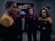 extant_StarTrek_VOY_6x17-SpiritFolk_02493.jpg