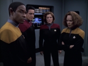 extant_StarTrek_VOY_6x17-SpiritFolk_02494.jpg
