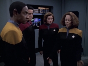 extant_StarTrek_VOY_6x17-SpiritFolk_02500.jpg