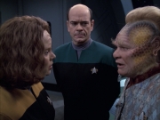 extant_StarTrek_VOY_6x17-SpiritFolk_02507.jpg
