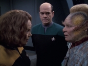 extant_StarTrek_VOY_6x17-SpiritFolk_02508.jpg