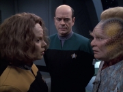 extant_StarTrek_VOY_6x17-SpiritFolk_02513.jpg