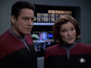 extant_StarTrek_VOY_6x17-SpiritFolk_02525.jpg