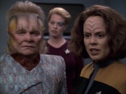 extant_StarTrek_VOY_6x17-SpiritFolk_02531.jpg