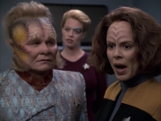 extant_StarTrek_VOY_6x17-SpiritFolk_02532.jpg