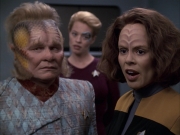 extant_StarTrek_VOY_6x17-SpiritFolk_02535.jpg