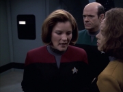extant_StarTrek_VOY_6x17-SpiritFolk_02545.jpg