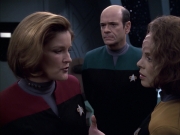 extant_StarTrek_VOY_6x17-SpiritFolk_02547.jpg