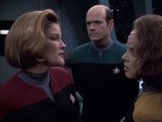 extant_StarTrek_VOY_6x17-SpiritFolk_02548.jpg
